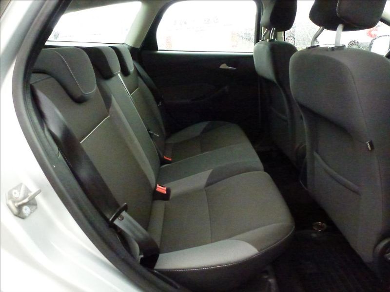 Ford Focus 1,6 16V Eco 150HP - fotka 23 z 41