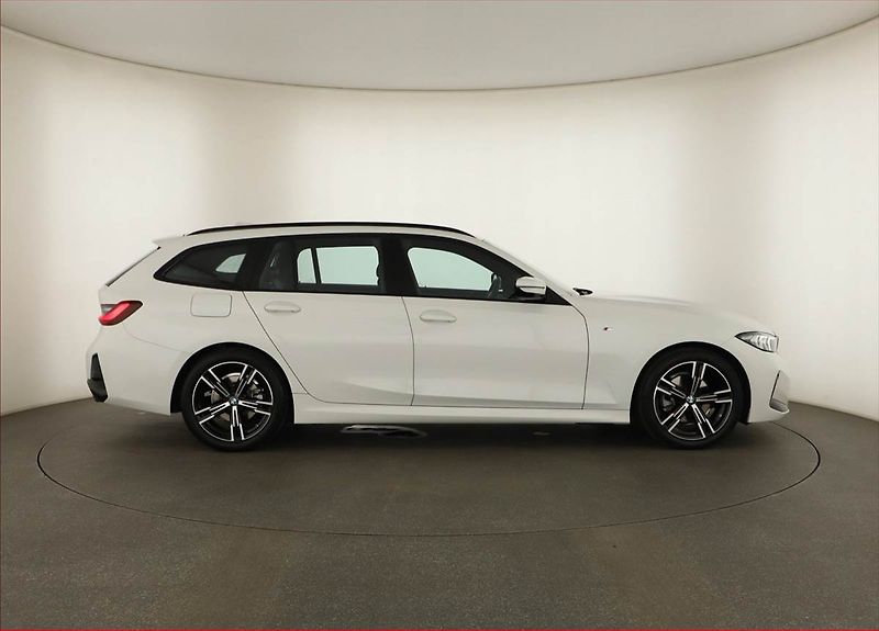BMW Řada 3 (2023) 320 d - fotka 6 z 20