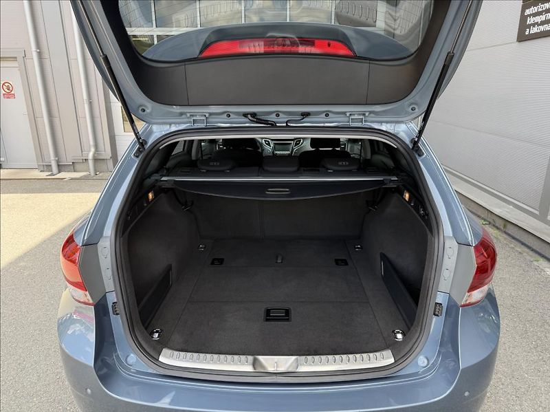 Hyundai i40 1,7 CRDi  WG Success Navi - fotka 19 z 27