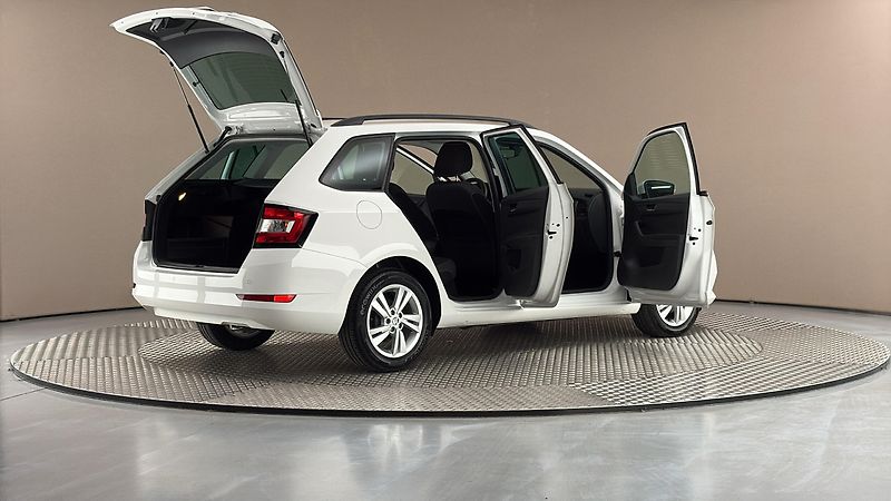 Škoda Fabia 1.0 TSI Ambition Combi - fotka 6 z 23