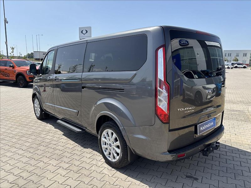 Ford Tourneo Custom 2,0 EcoBlue 110kW L2 Titanium - fotka 3 z 41