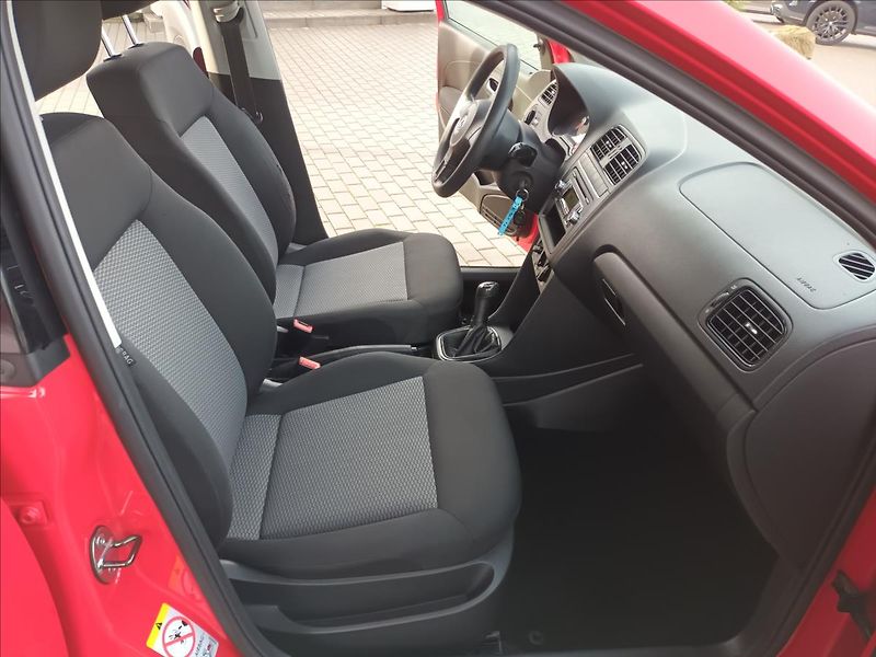 Volkswagen Polo 1,2 HTP,44KW,KLIMA,SERVISKA,ES - fotka 23 z 40