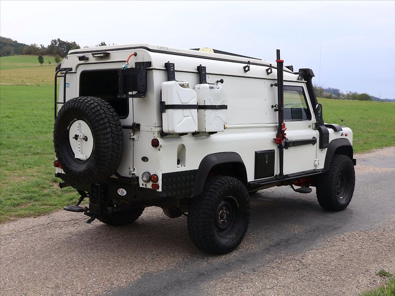 Land Rover Defender 2,5 110 Hard Top - fotka 7 z 40