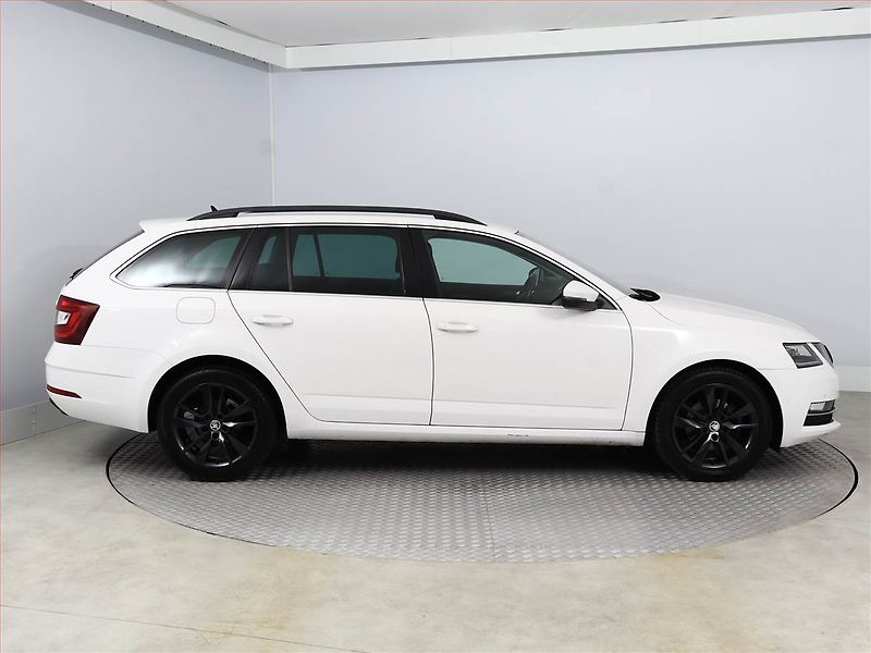 Škoda Octavia (2018) 1.5 TSI, Navi, Tempomat - fotka 6 z 17