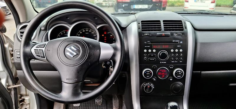 Suzuki Grand Vitara 2.0  4x4 servisní historie - fotka 27 z 46