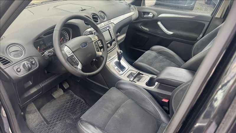 Ford S-MAX 2,0 TDCi - fotka 13 z 19