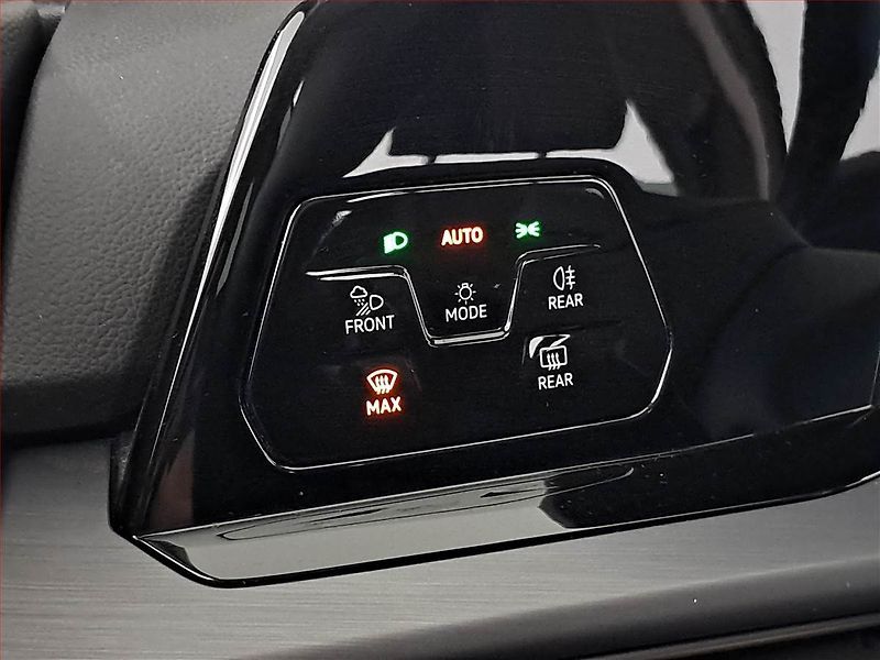 Volkswagen Golf (2023) 1.5 TSI - fotka 18 z 21