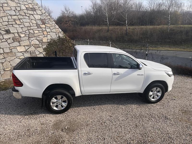 Toyota Hilux DC 2,4 D-4D 6 MT Active 4X4 - fotka 8 z 27