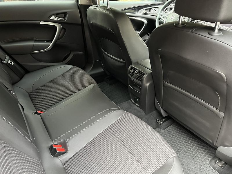 Opel Insignia (2015) 2.0 CDTi, NOVÉ ČR - fotka 17 z 33