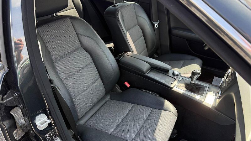 Mercedes-Benz Třídy C (2012) 2.2CDI 125kW *REZERVOVANO - fotka 15 z 20