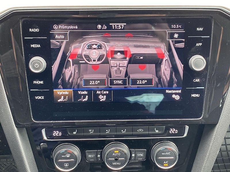 Volkswagen Passat (2019) 2.0 TDI DSG - fotka 12 z 34