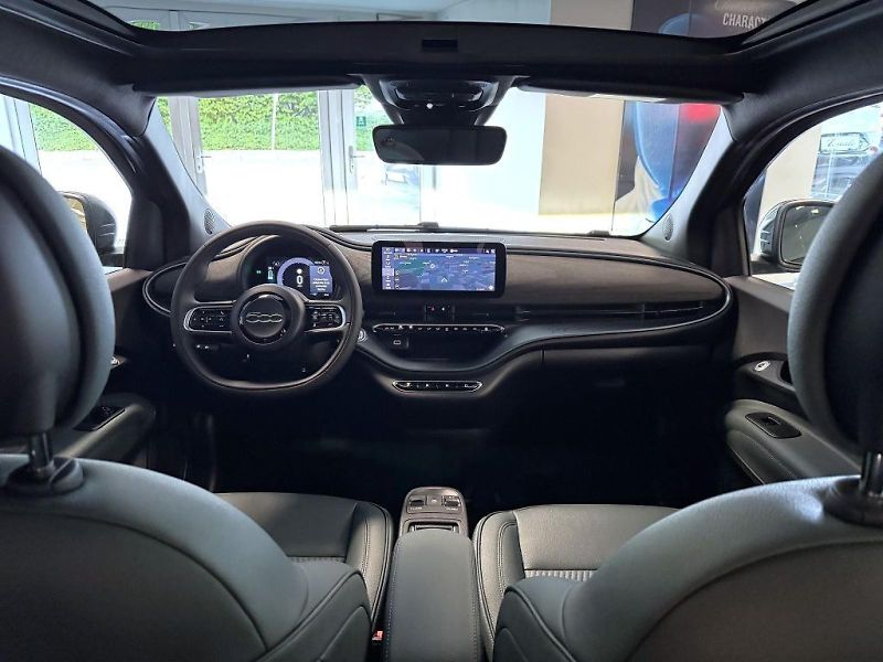 Fiat 500e (2026) BEV Giorgio Armani 320km 42 kW - fotka 19 z 22