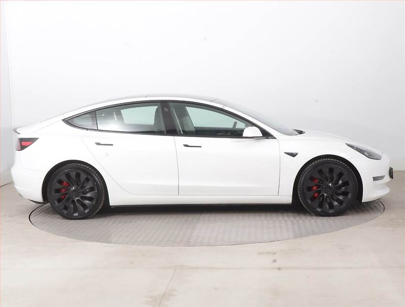 Tesla Model 3 (2021) Performance 82kWh, SoH 85% - fotka 6 z 22