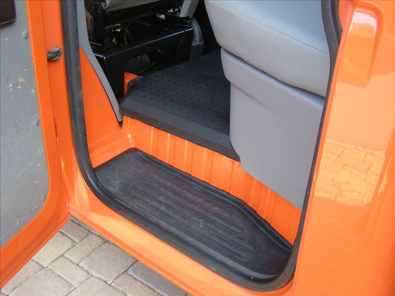 Volkswagen Transporter 1,9   DVOJKABINA 6 MIST - fotka 16 z 27