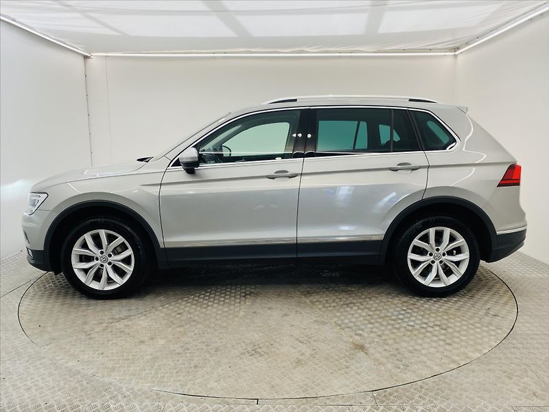 Volkswagen Tiguan 2,0 TDI DSG 4x4 Highline - fotka 3 z 24