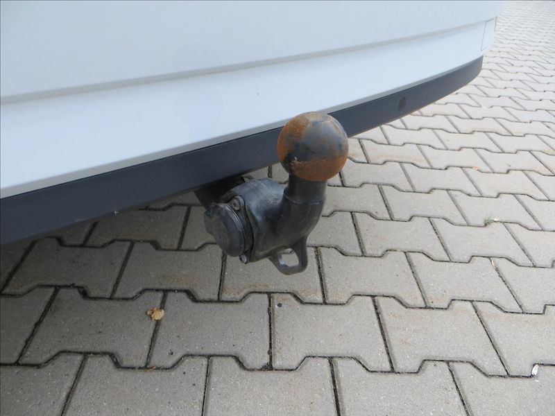Škoda Superb 2,0 TDI Ambition DSG TAŽNÉ ČR - fotka 9 z 26