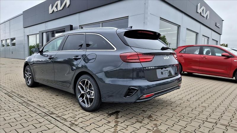 Kia Ceed 1,5 T-GDi  SW TOP + BUS - fotka 4 z 5