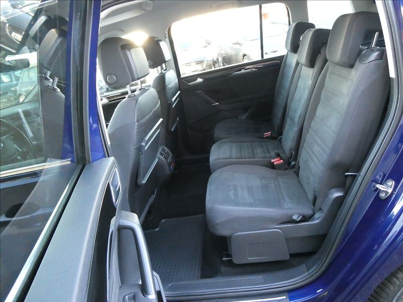 Volkswagen Touran 2,0 TDi 110kW HIGHLINE, 7.míst - fotka 26 z 44