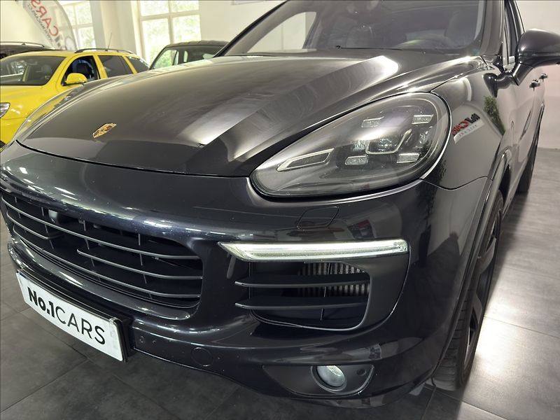 Porsche Cayenne 3,0   D VZDUCH PANO BOSE 360 - fotka 40 z 44