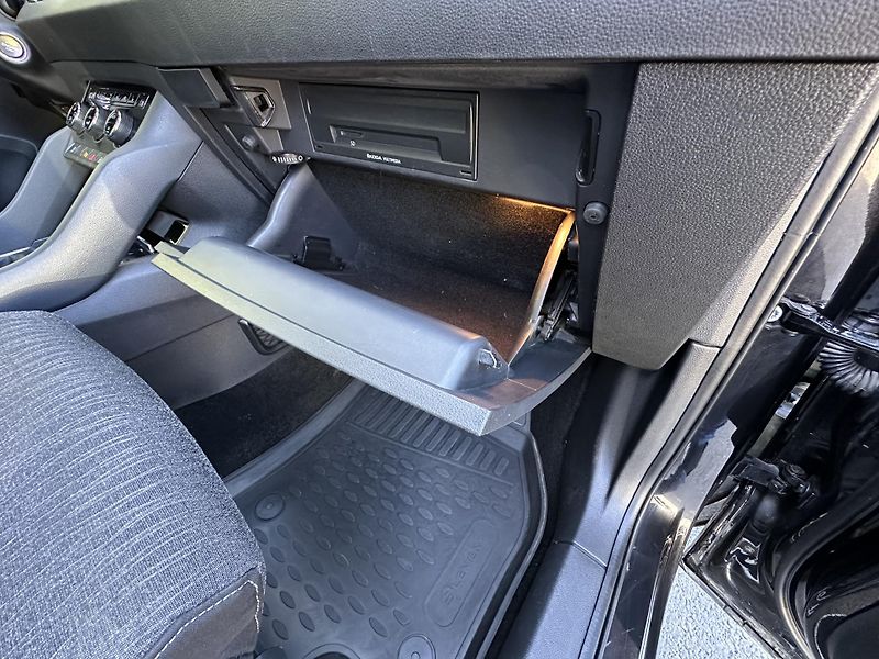 Škoda Karoq (2018) 1.5TSI/110kW*1.Maj.Webasto *TZ - fotka 23 z 40