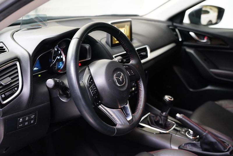 Mazda 3 - fotka 14 z 29