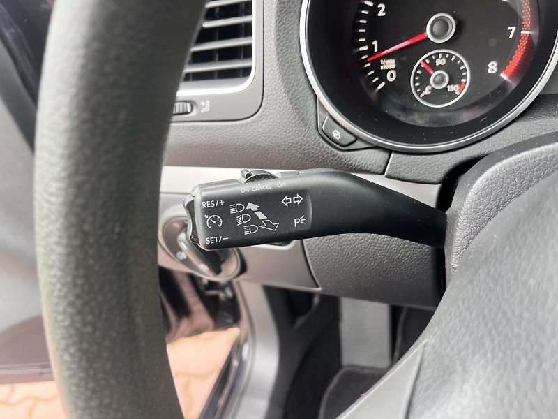 Volkswagen Golf 1.4 59KWMPI,NAVI,DVD,TZ - fotka 35 z 44