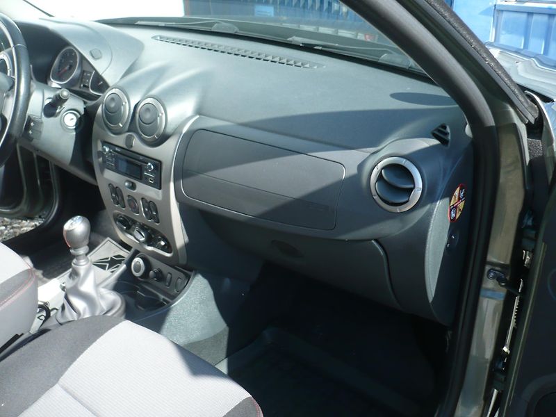 Dacia Duster 1.6i 77Kw 4x4 Klimatizace - fotka 12 z 26