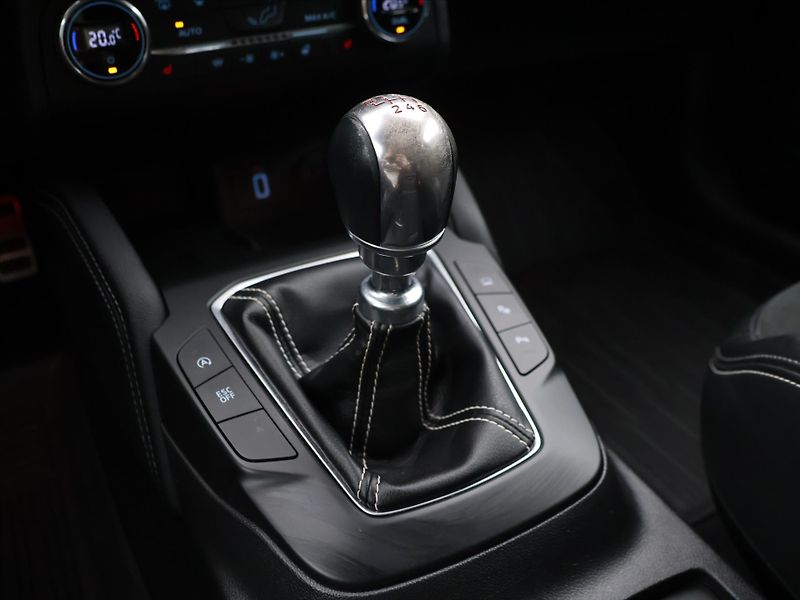 Ford Focus 2,3 ST 206kW Panorama - fotka 22 z 31