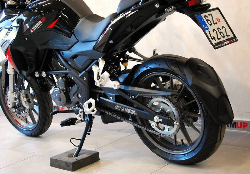 Benelli TRK 251 (2024) pouze 523km, hezký stav, původ - fotka 17 z 20
