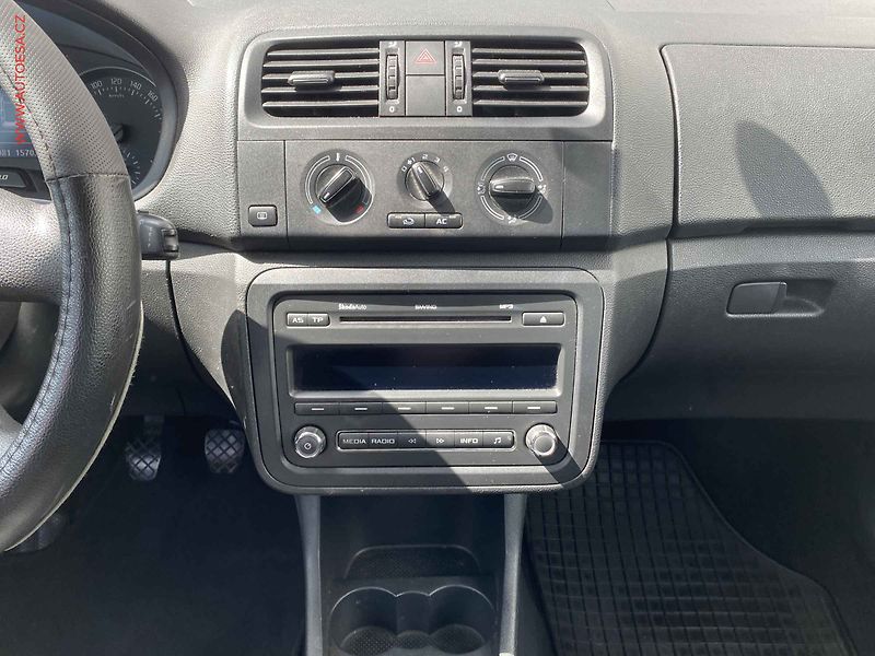 Škoda Roomster (2011) 1.6 TDi, ČR, Style, park. - fotka 12 z 14