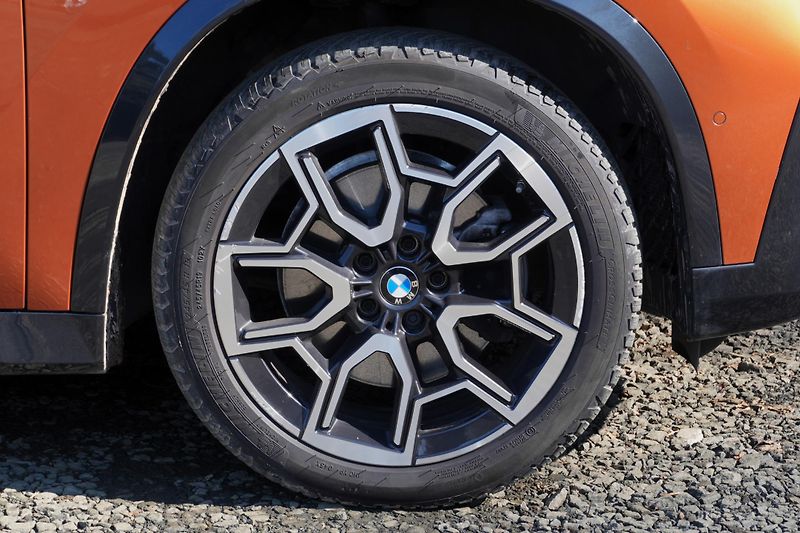 BMW X1 23i xDrive, Tažné, 360° kamera - fotka 12 z 40