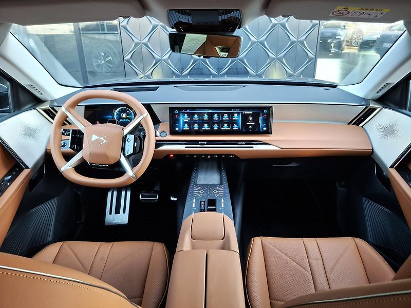 DS Automobiles DS N°8 (2026) ETOILE 350 k AWD LONG RANGE    - fotka 32 z 47