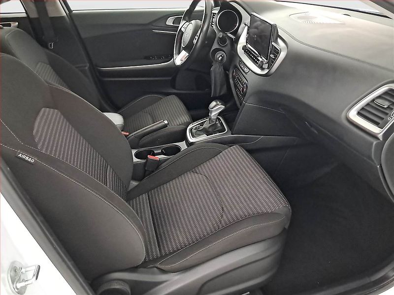 Kia Ceed (2022) 1.5 T-GDI, Automat, Serv.kniha - fotka 9 z 21