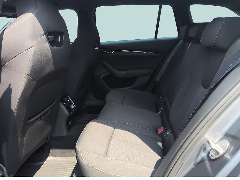 Škoda Octavia 2.0 TDi Sportline DSG - fotka 7 z 24