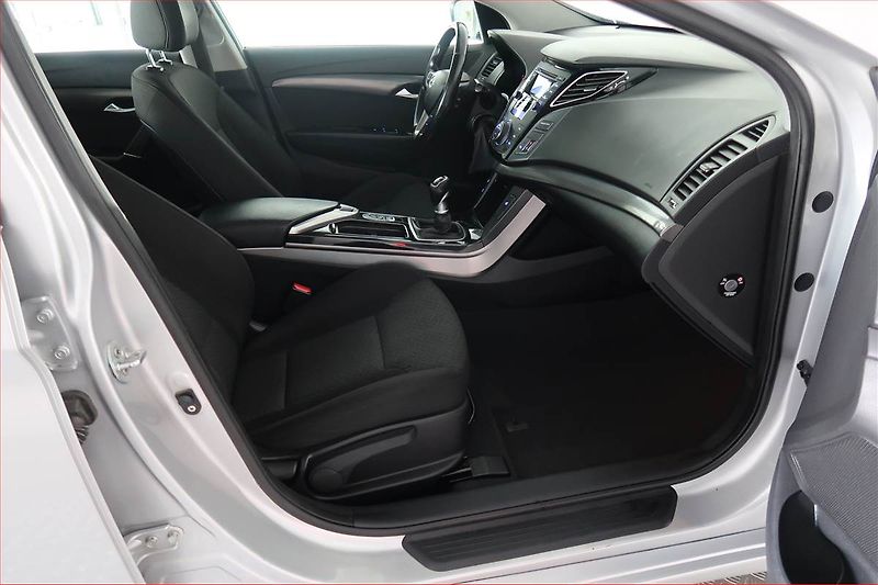 Hyundai i40 (2013) 1.7 CRDi, Tempomat - fotka 9 z 17