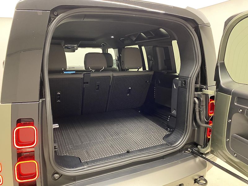 Land Rover Defender D250 X-DYNAMIC SE AWD AUT - fotka 6 z 48