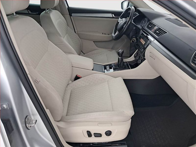 Škoda Superb (2016) 2.0 TDI, Navi, Bi-Xenony - fotka 9 z 17
