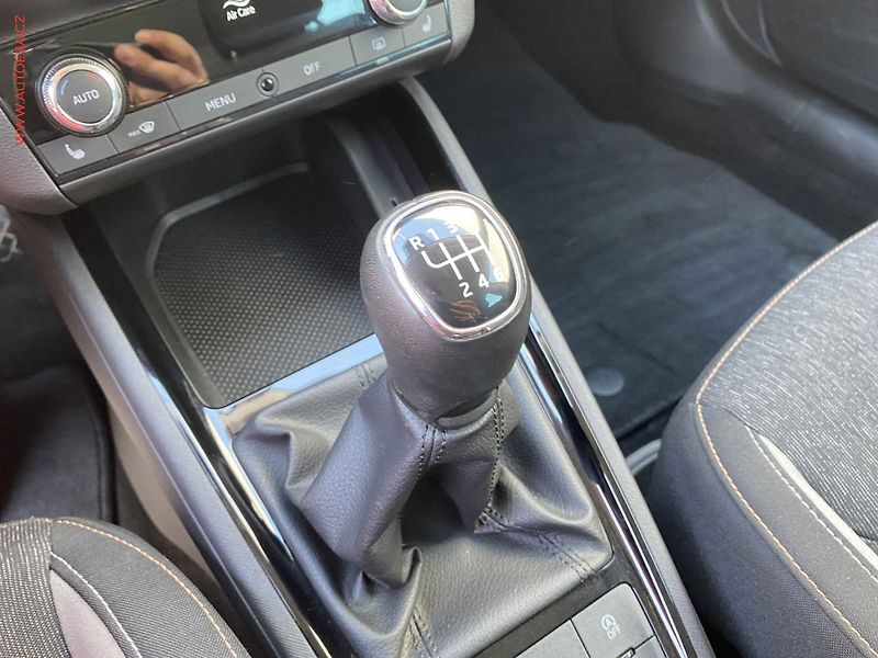 Škoda Scala (2023) 1.5 TSi, 1.maj,ČR, Style - fotka 16 z 19