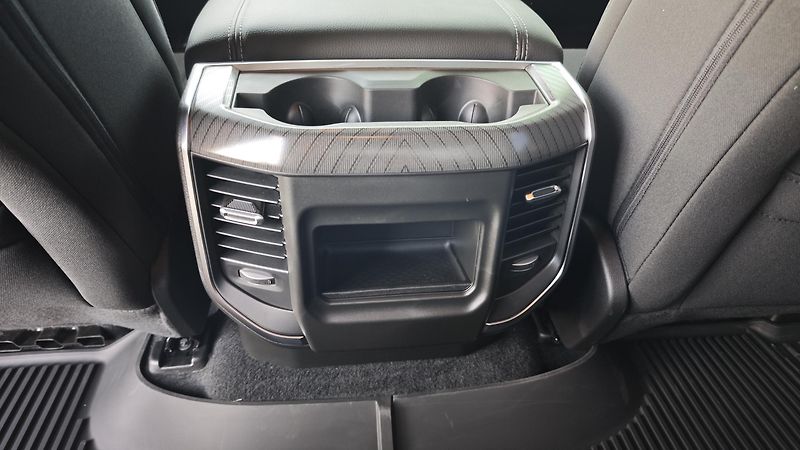 Dodge RAM (2026) 1500, 5.7 V8  Bighorn MY26 - fotka 23 z 50