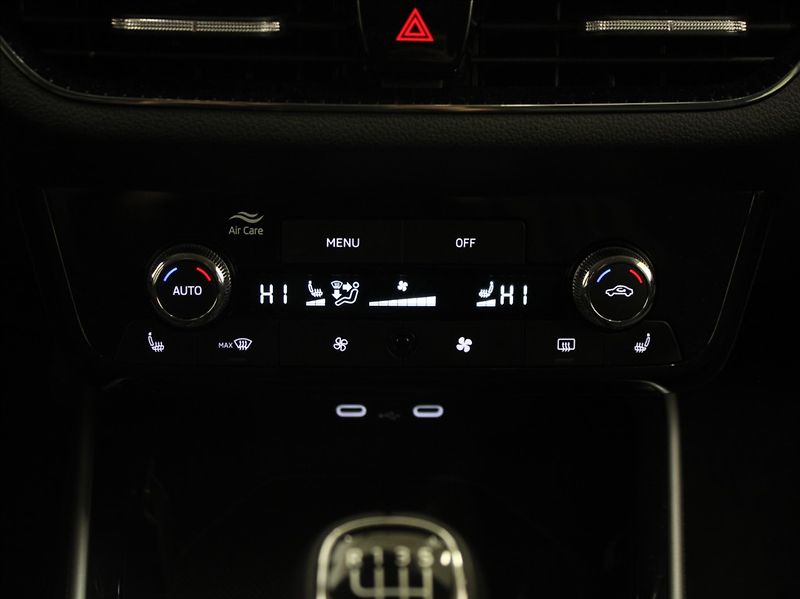 Škoda Fabia 1,0 TSi 85kW Selection 5L.Zár - fotka 16 z 22