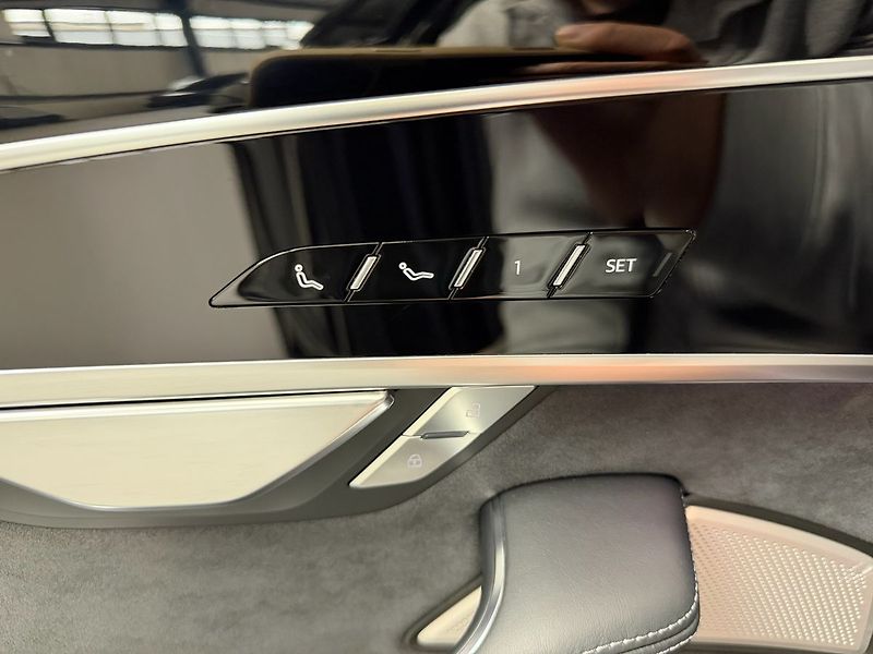 Audi S8 TFSi QUATTRO, MASÁŽE, B&O ADVA - fotka 37 z 42