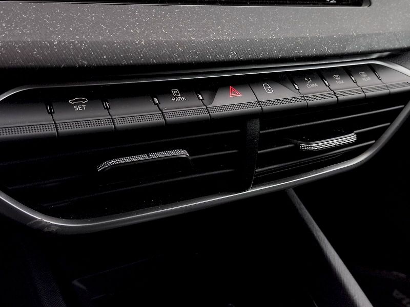 Škoda Octavia (2024) Top Selection 1,5 Tsi 110 Kw D - fotka 20 z 36