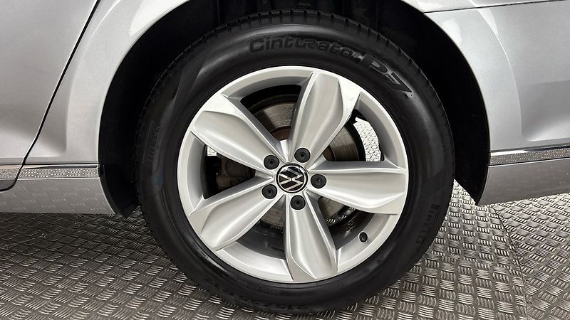 Volkswagen Passat 2.0 TDI DSG Elegance Variant - fotka 19 z 26