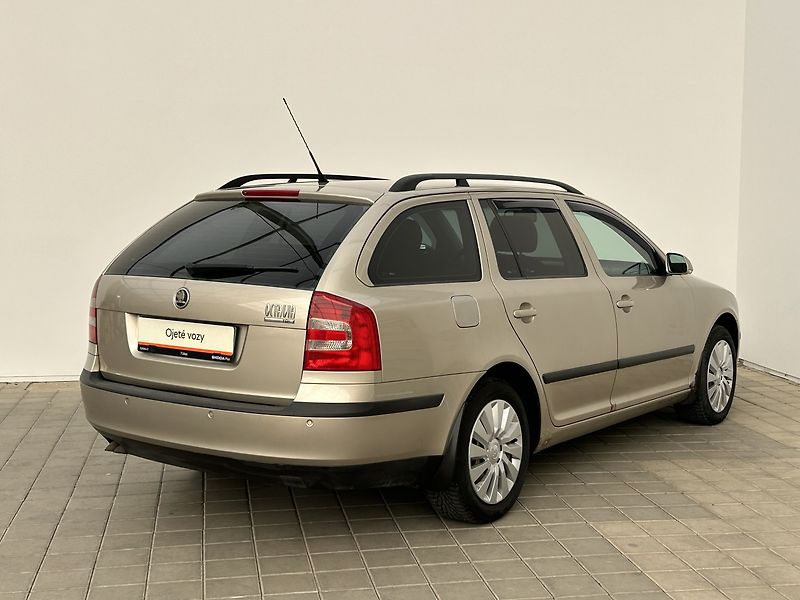 Škoda Octavia 2.0 TDI Elegance - fotka 2 z 24