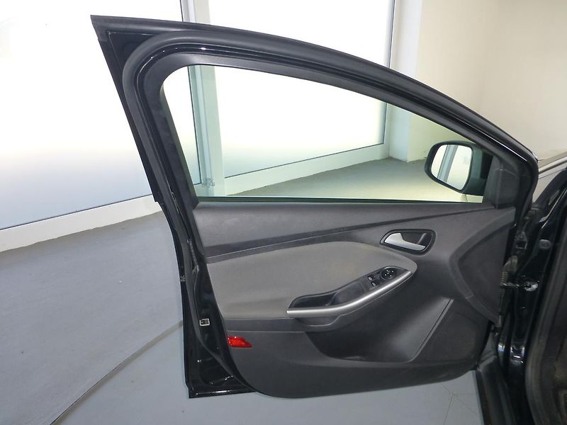 Ford Focus (2014) 1,6TDCI-77KW*KLIMATIZACE - fotka 9 z 21