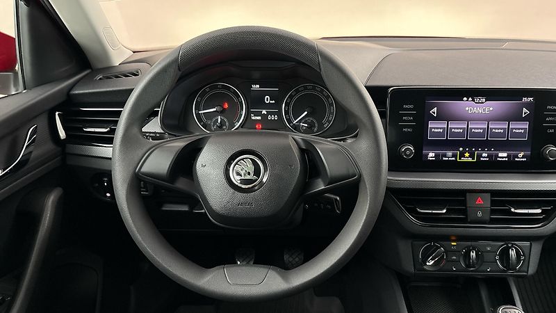 Škoda Kamiq 1.5 TSI Ambition - fotka 9 z 24
