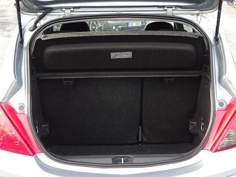 Opel Corsa 1.4i 74kW AUTOMAT SERVISKA - fotka 21 z 26