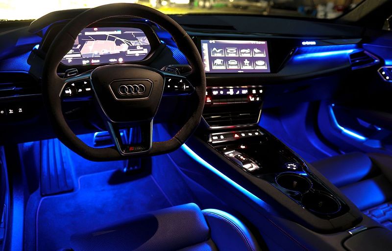 Audi Ostatní Laser, B&O, natáčení kol, masá - fotka 30 z 30