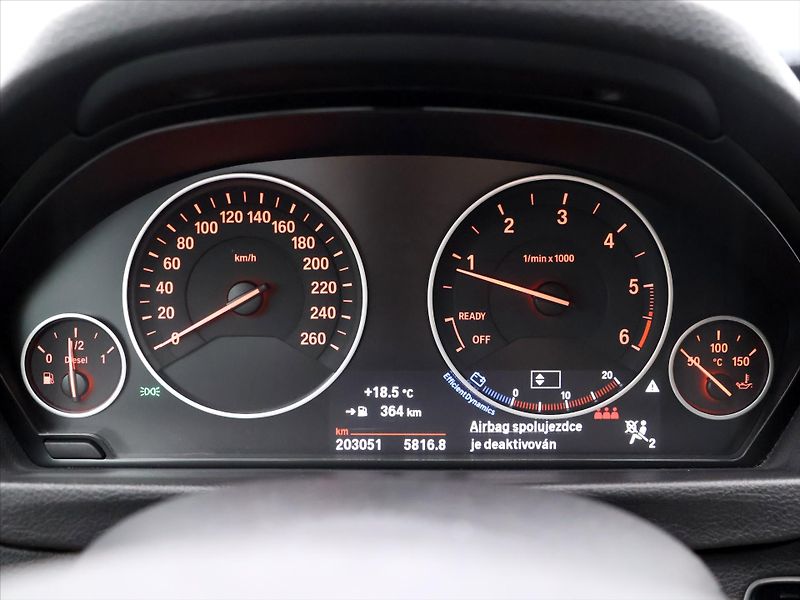 BMW Řada 3 2,0 320d 140kW xDrive CZ Sport - fotka 17 z 37