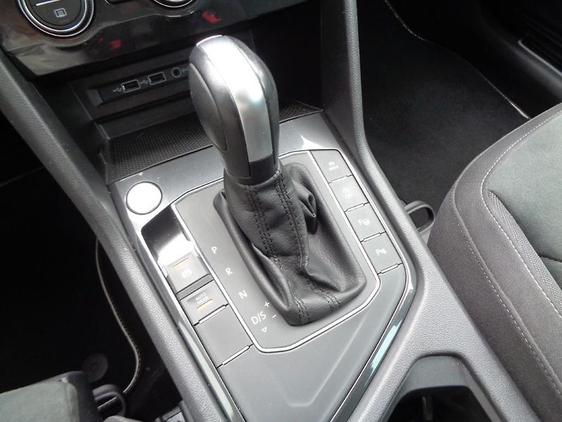 Volkswagen Tiguan 2.0 TDI DSG R-LINE  110 kW - fotka 19 z 30